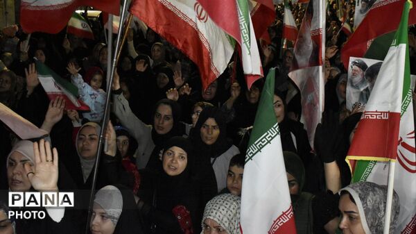 تا پای جان پای ایران می‌مانیم
