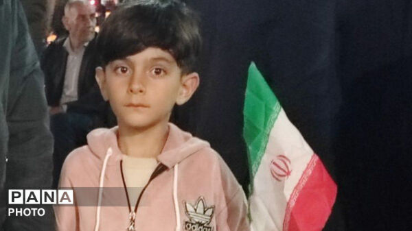۶۶ شبِ درخششِ وفاداری در کوهدشت؛ با شعارِ حمایت از رهبری 