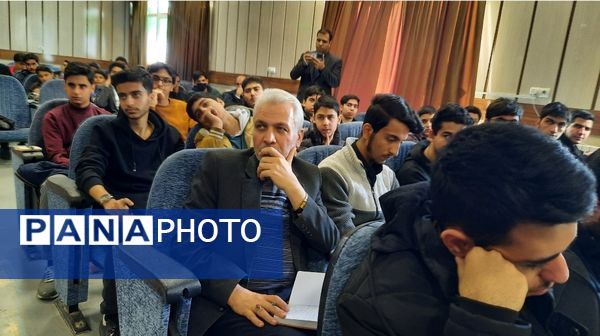 اولین نشست روسای تشکل‌های دانش‌آموزی مدارس سمپاد استان در دبیرستان فرزانگان ۲دوره دوم ناحیه۷ مشهد 