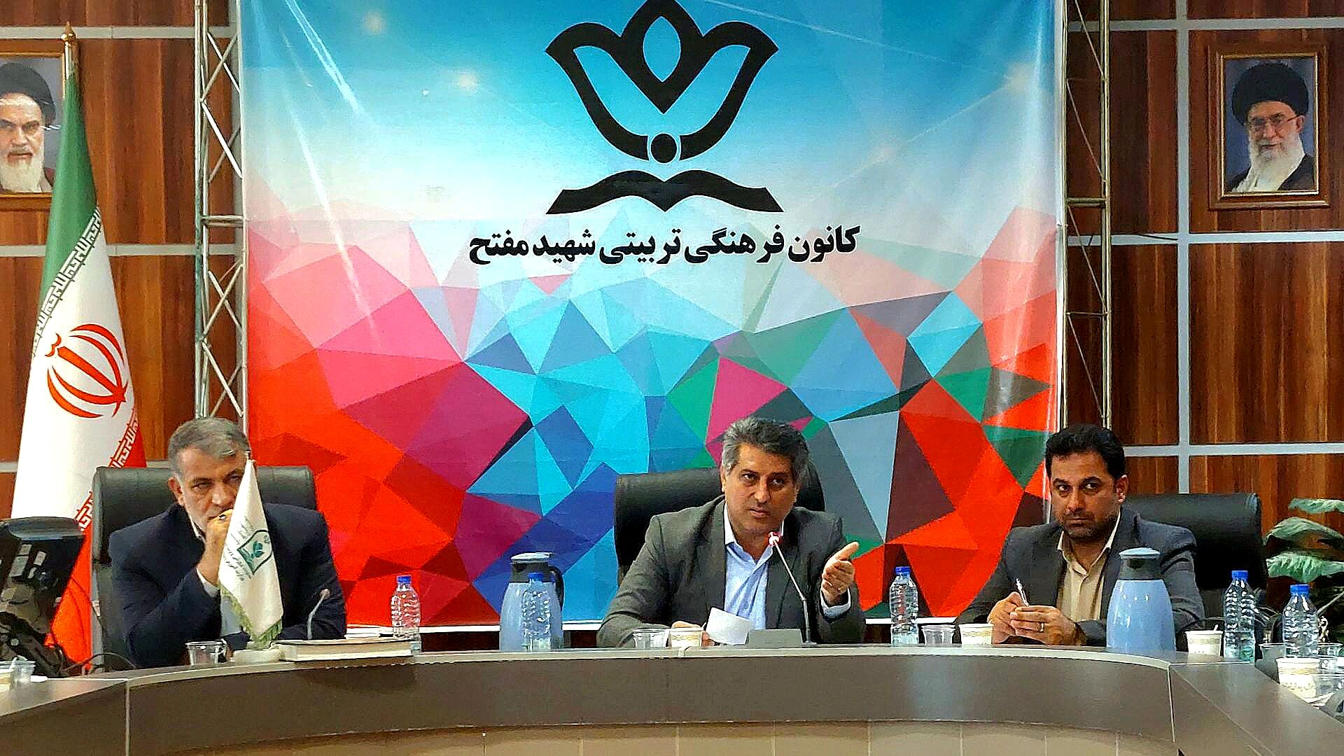 معلم نقش مرجعیت در برنامه درسی ملی دارد