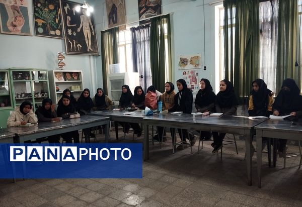 بازدید دانش آموزان کاشمری از پژوهش سرا