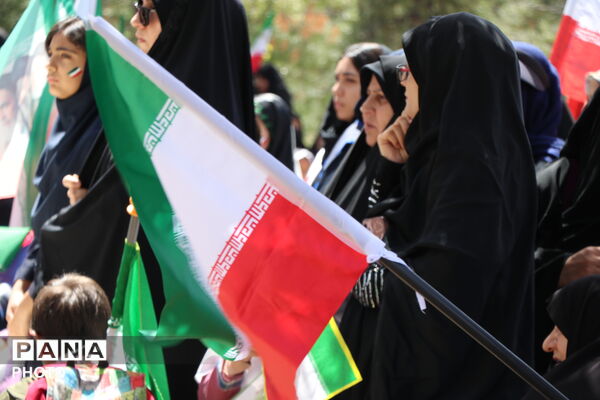 دانش‌آموزان و فرهنگیان زرقانی در بیتاب میناب 