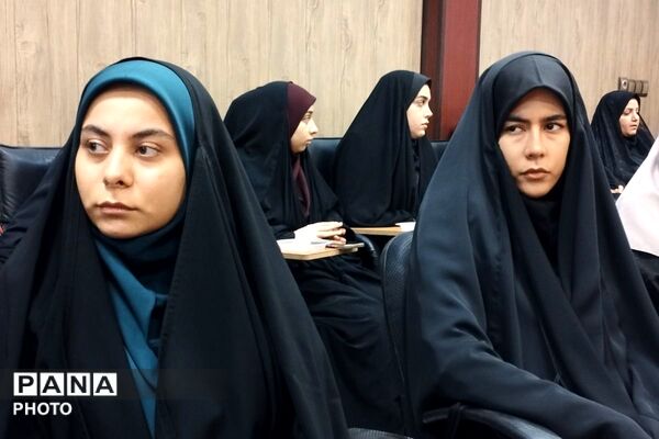 آیین تجلیل از فعالان حوزه پرورشی در بهارستان دو
