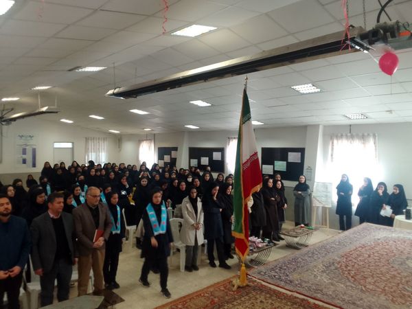 زنگ انقلاب در مدرسه بنت‌الهدی صدر با حضور مسئولین نواخته شد 