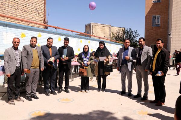 برپایی بازارچه تمام تشکلاتی در دبستان شهید ناصری