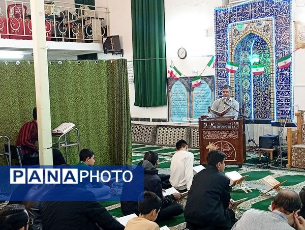 محفل انس با قرآن به مناسبت دهه فجر در کاشمر 