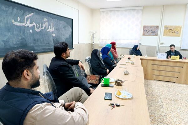  جلسه شورای معلمان دبستان شهید رجایی با محوریت طرح «رهیافت»