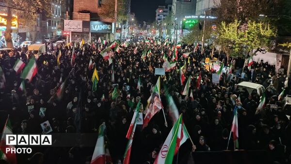 ما پای عهدمان با انقلاب می‌مانیم