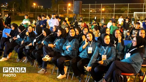 جم روی پای خانواده‌ها؛ پیاده‌روی دهه فجر با حضور پرشور چهار هزار نفر