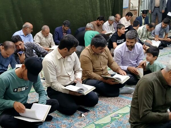 شب شعر و روایت‌گری محفل ادبی خارزنج در خلیل‌آباد