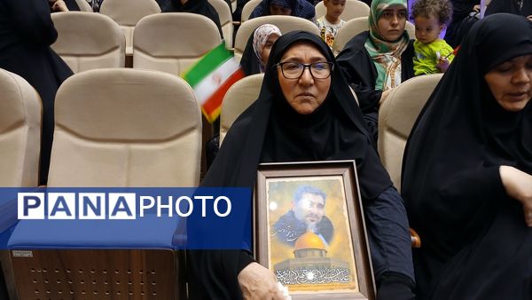 نمایشگاه «در لباس سربازی»