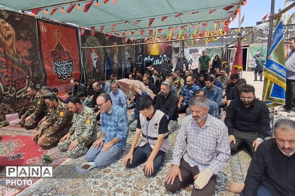 بهارستان دو در مسیر عشق؛ میزبانی فرهنگیان از زائران حسینی در عوارضی پرند