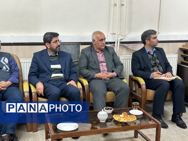  تقدیر از راهبران قطبی سازمان دانش اموزی شهرستانهای تهران