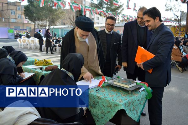 طنین زنگ انقلاب در بهارستان‌دو 