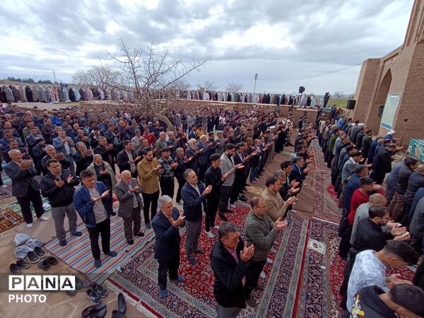 اقامه نماز بندگی در مسجد جامع تاریخی شهر رشتخوار