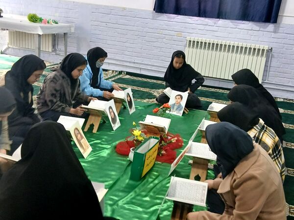 محفل انس با قرآن در دبیرستان دخترانه فاطمیه 