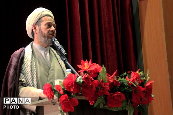 آیین تجلیل از دانش‌آموزان برگزیده جشنواره جابر ابن حیان و پژوهش‌سراهای کبودراهنگ