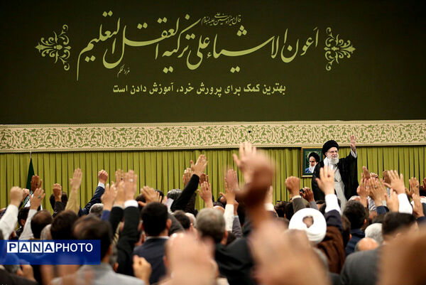 دیدار جمعی از معلمان با رهبر معظم انقلاب