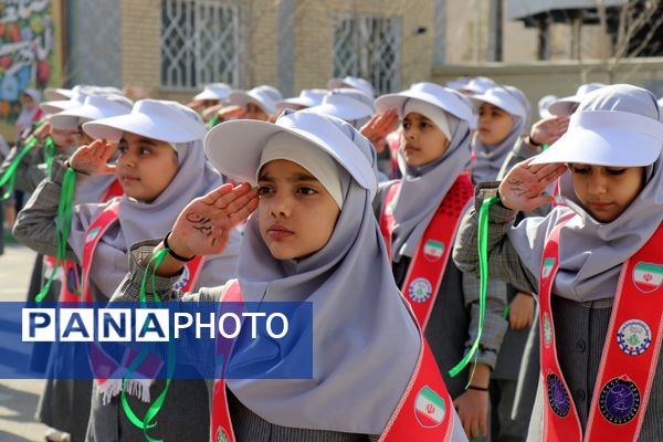 برگزاری برنامه نمادین استانی و مانور تشکیلاتی یاوران انقلاب در خراسان رضوی