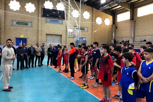 مراسم اهدای مدال به برگزیدگان رشته‌های ورزشی بین آموزشگاهی در ناحیه 2 شهرری 
