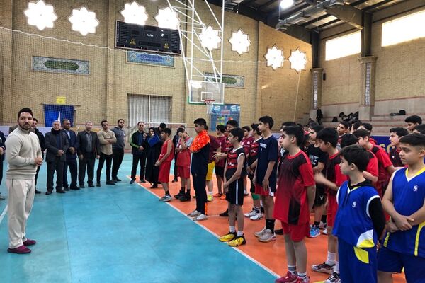 مراسم اهدای مدال به برگزیدگان رشته‌های ورزشی بین آموزشگاهی در ناحیه 2 شهرری 