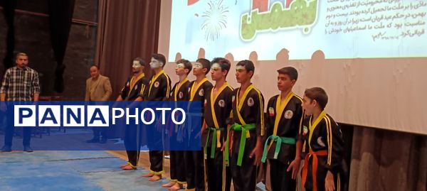 جشن یوم الله 22 بهمن در فرهنگسرای سیمرغ نیشابور