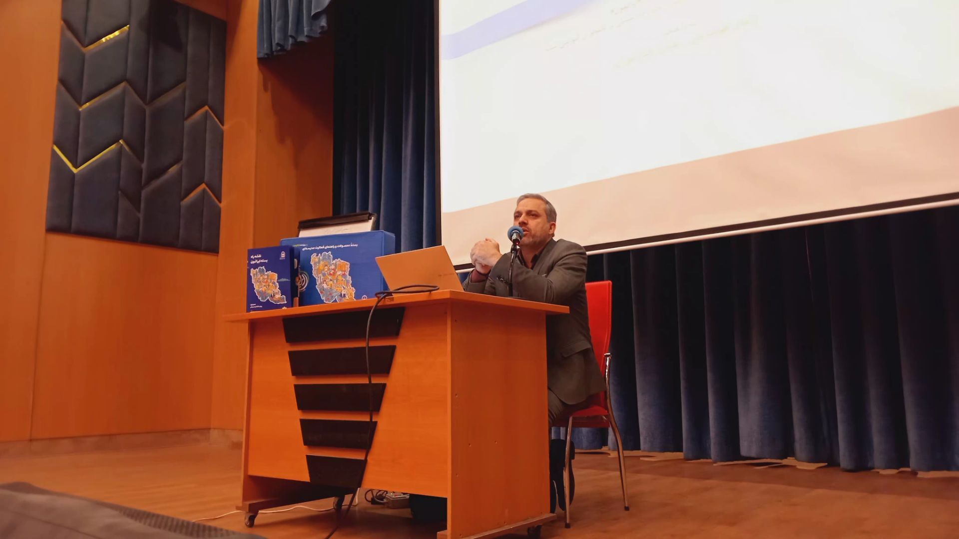 عبور از بخشنامه محوری با تمرکز بر تولید محتوا در حوزه پرورشی