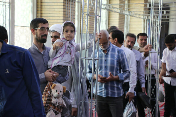 جلوه‌هایی از حضور نوجوانان قمی در شعبه‌های اخذ رای -1