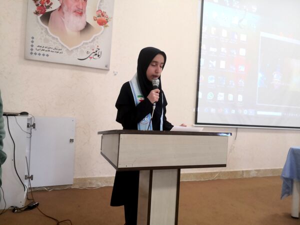 گرامیداشت هفته هوای پاک در دبیرستان دخترانه فرهنگ مرحوم فخرایی