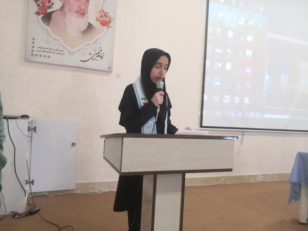 گرامیداشت هفته هوای پاک در دبیرستان دخترانه فرهنگ مرحوم فخرایی