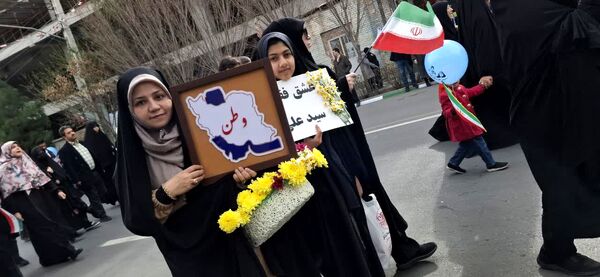 جلوه هایی از راهپیمایی جشن پیروزی انقلاب در شهر قم