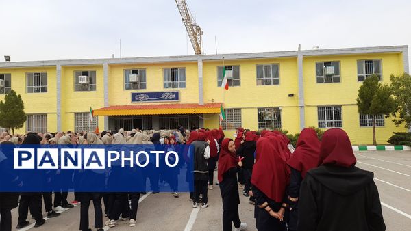 مراسم شهادت سید حسن نصرالله رهبر مدیر سیاسی در دبیرستان نورالهدی مشهد