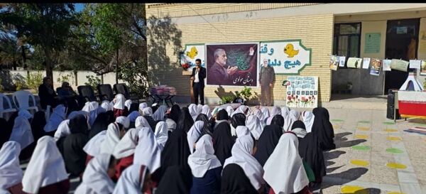 مراسم بزرگداشت سردار سلیمانی در مدرسه مولوی فین