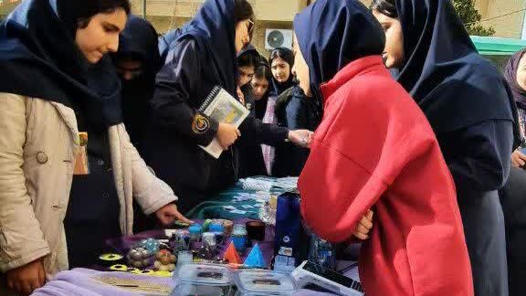 جشنواره بازارچه خوارزمی در دبیرستان بهرام رزمی ناحیه یک شیراز