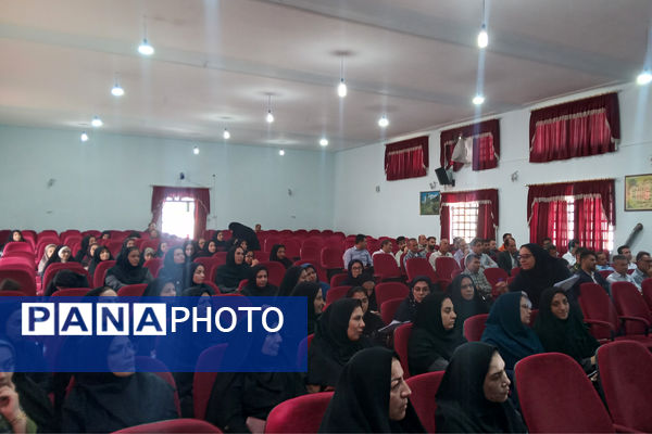 توانمندسازی مدیران مدارس زرقان در آغاز سال تحصیلی 