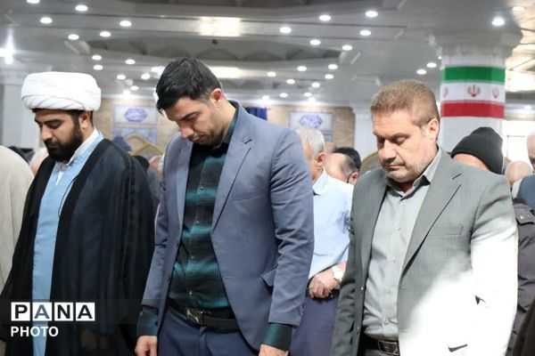 تجلیل از خادمین عرصه تربیت در نمازجمعه باقرشهر و کهریزک 