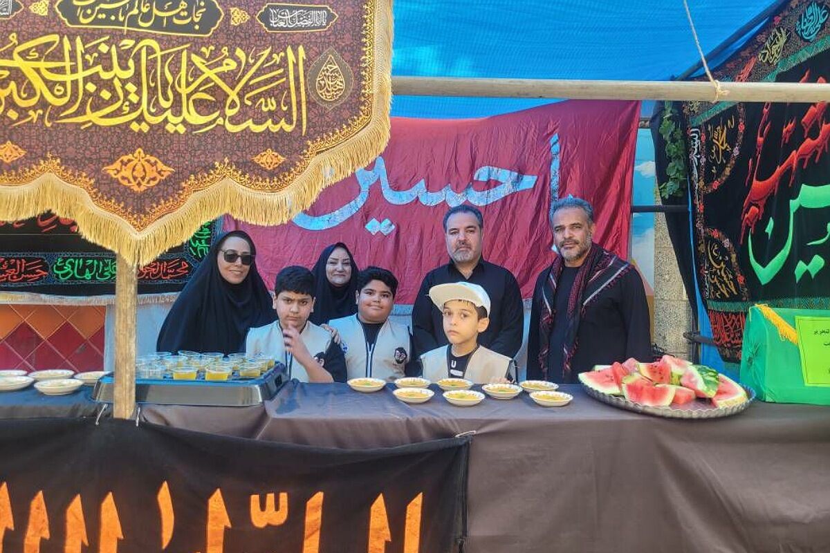 برپایی موکب های مختلف در مسیر پیاده روی اربعین در ناحیه دو شهرری 