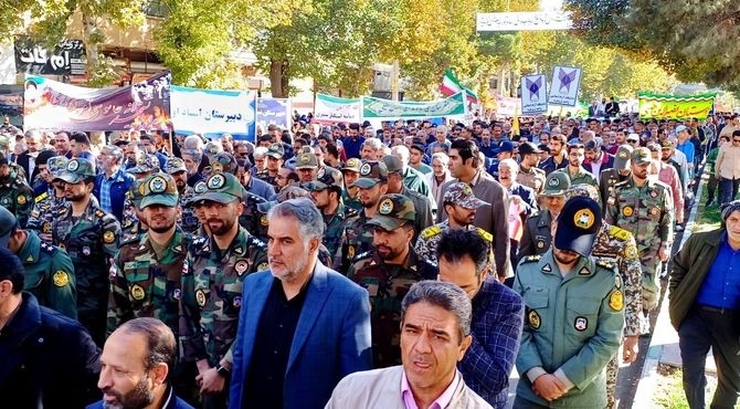 فریاد استکبارستیزی در بروجرد؛ دانش‌آموزان امروز، افسران فردای انقلاب