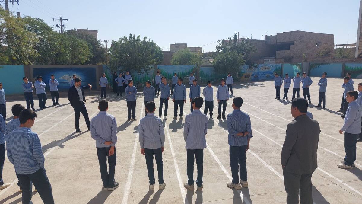 مدرسه نمونه مرحوم طاووسی خلیل آباد رنگ و بوی ریاضی گرفت