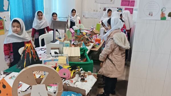 حضور فعال دانش‌آموزان مدارس منطقه پردیس در نمایشگاه «ماها» 