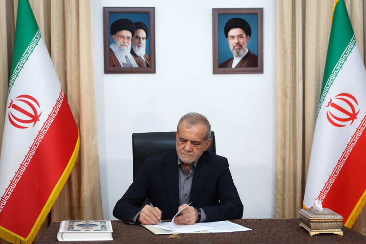 خانواده‌ها و نهادهای فرهنگی و اجرایی زمینه انس بیشتر نسل جوان با نماز را فراهم کنند