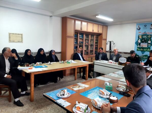 برگزاری نشست شورای آموزش و پرورش در عباس‌آباد 