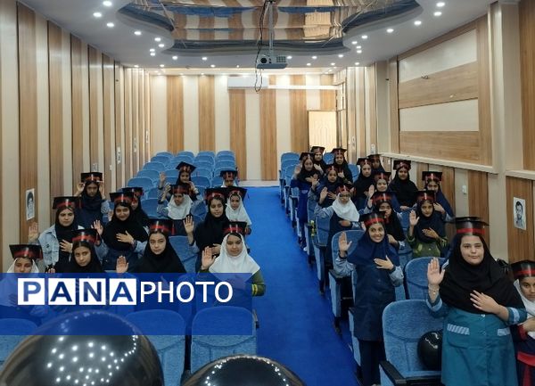 جشن فارغ التحصیلی دانش‌آموزان پایه ششم مدرسه خاقانی