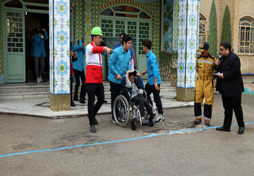  مانور زلزله و ایمنی همزمان با سراسر کشور در تمامی مدارس استان بوشهر برگزار شد