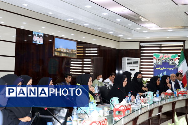 تجلیل از مربیان پیشتاز، مسئولان و فعالان سازمان دانش‌آموزی استان بوشهر