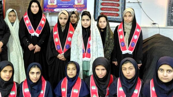 شور اعتکاف دختران و پسران بردسکن در یک صف معنوی
