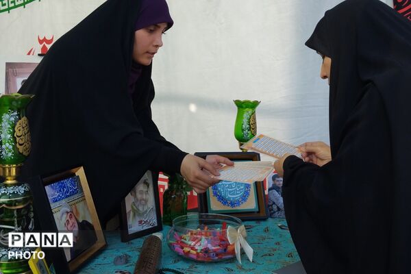 بهارستان دو در مسیر عشق؛ میزبانی فرهنگیان از زائران حسینی در عوارضی پرند