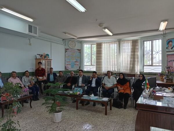 مراسم تقدیر از دبیران دبیرستان نمونه آیت الله خامنه‌ای