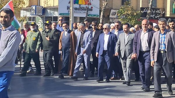 راهپیمایی بزرگ ۱۳ آبان در شازند؛ حضور گسترده مردم و دانش‌آموزان در حمایت از آرمان‌های انقلاب
