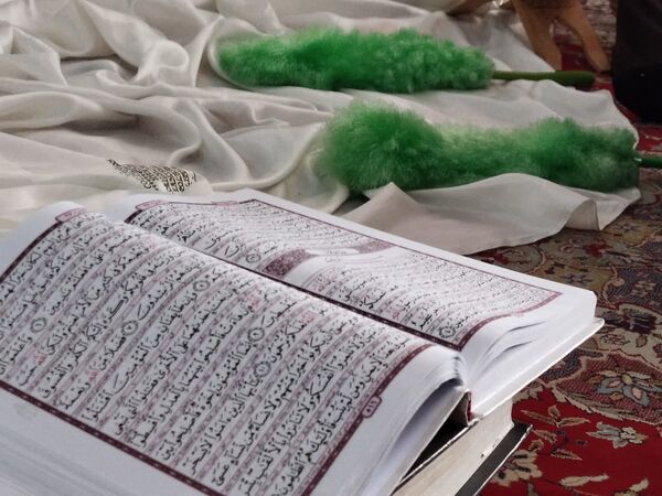 آیین غبارروبی ضریح مطهر امامزاده حمزه بن موسی کاظم (ع)